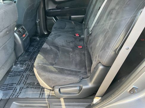 Used 2015 Nissan Pathfinder SV FWD image 23