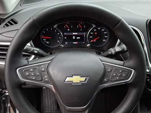 Used 2023 Chevrolet Equinox Premier AWD/4WD image 19