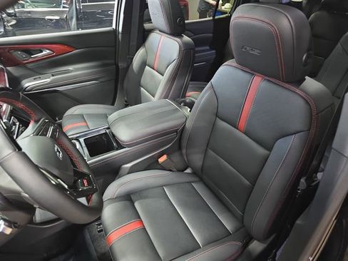 New 2026 Chevrolet Traverse RS w/ LPO, Floor Liner Package image 19