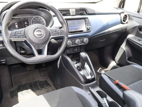 Used 2024 Nissan Versa SV FWD image 4