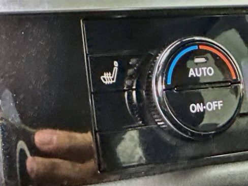 Used 2024 Nissan Pathfinder SV FWD image 19