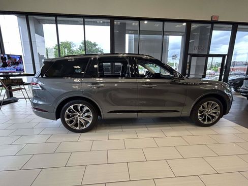 Used 2025 Lincoln Aviator 2WD w/ Jet Appearance Package image 2