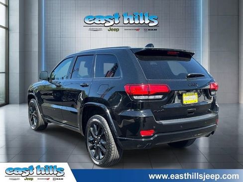 Used 2022 Jeep Grand Cherokee Laredo X AWD/4WD image 4