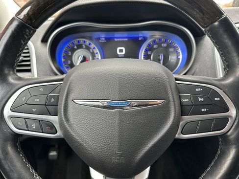 Used 2018 Chrysler 300 Limited image 29