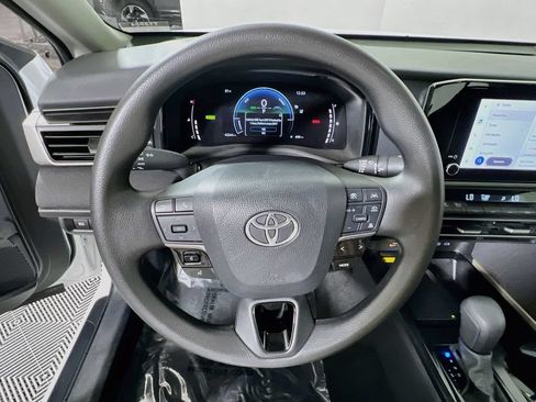 Used 2025 Toyota Camry LE FWD image 10