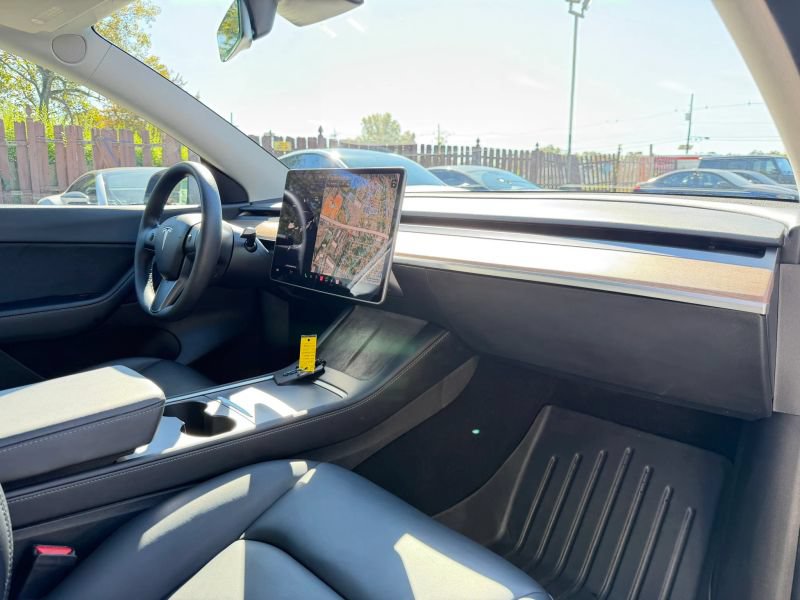 Used 2022 Tesla Model Y Long Range AWD/4WD image 29