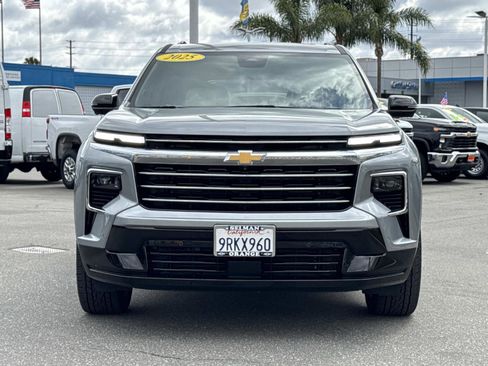 Used 2025 Chevrolet Traverse High Country AWD/4WD image 2