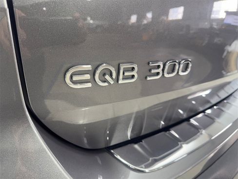 Used 2023 Mercedes-Benz EQB 300 4MATIC image 23