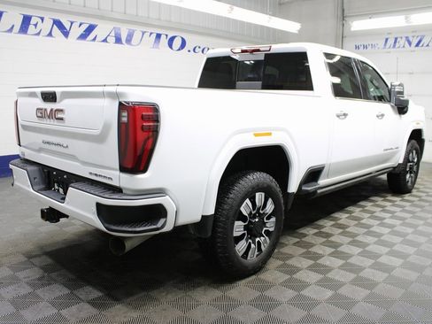 Used 2025 GMC Sierra 2500 Denali image 4