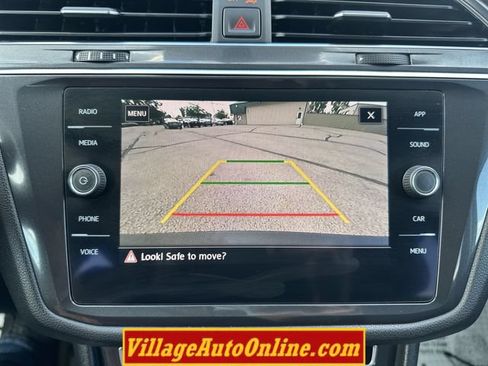 Used 2020 Volkswagen Tiguan SE w/ Panoramic Sunroof Package AWD/4WD image 18