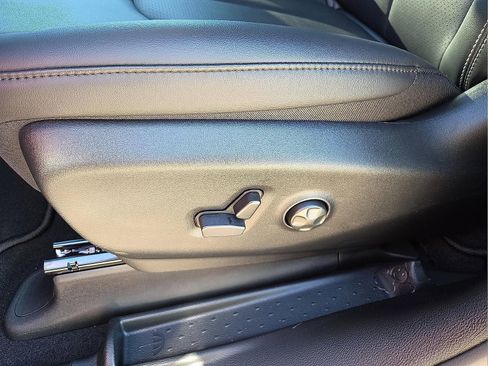 New 2026 Chrysler Pacifica Select image 15