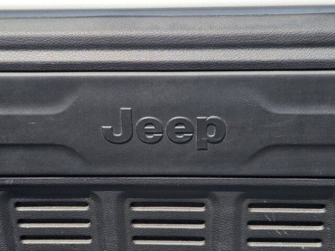 Used 2018 Jeep Wrangler Unlimited Sport S AWD/4WD image 25