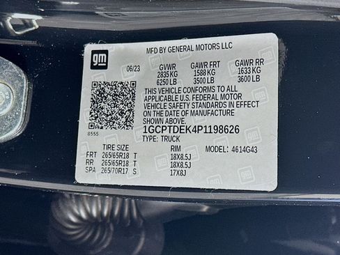 Used 2023 Chevrolet Colorado Z71 AWD/4WD image 12