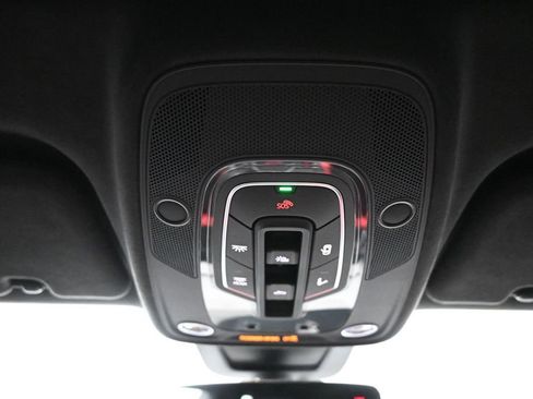 Used 2025 Lamborghini Urus SE AWD/4WD image 21