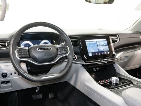 Used 2024 Jeep Wagoneer L Series II w/ Flexible Seating Group image 7