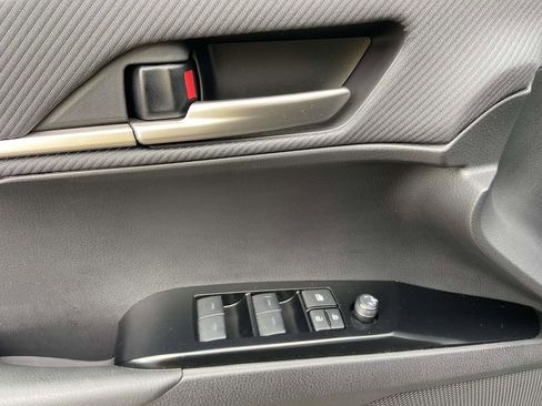 Used 2025 Toyota Camry SE image 13