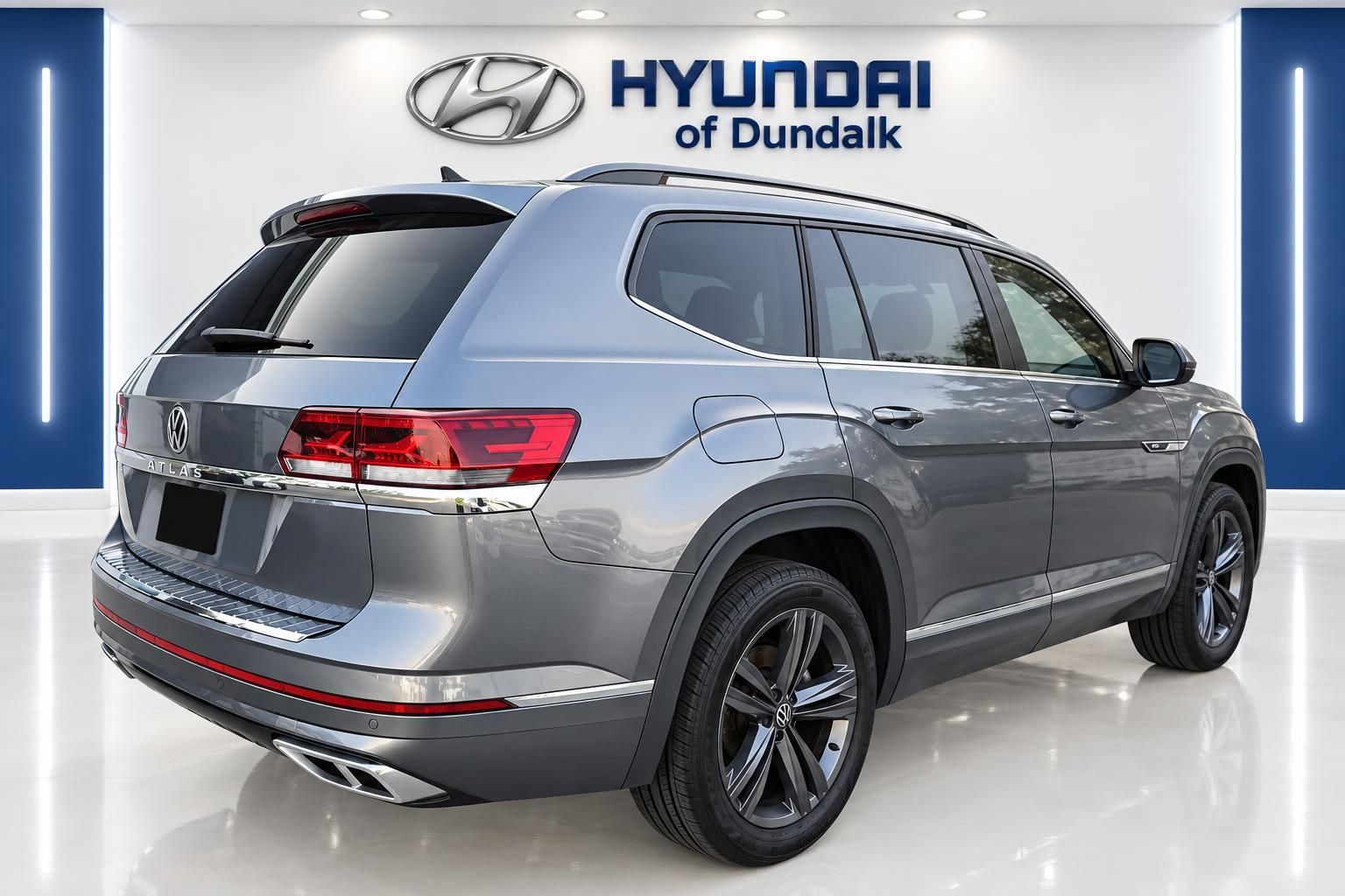 Used 2021 Volkswagen Atlas SE w/ Panoramic Sunroof Package FWD image 4