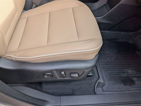 Used 2025 Buick Enclave Preferred w/ Power Package image 30