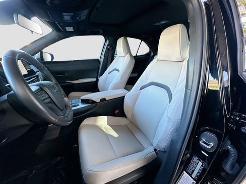Used 2025 Lexus UX 300h 300h image 20