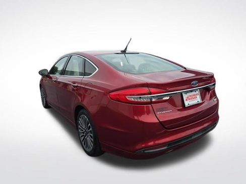 Used 2017 Ford Fusion SE w/ Fusion SE Technology Package FWD image 3