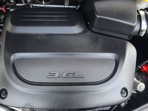 Used 2023 Chrysler Voyager LX FWD image 33