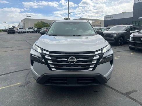 Used 2024 Nissan Rogue S FWD image 3