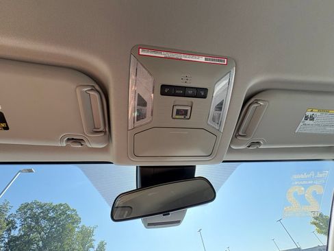 Used 2022 Toyota RAV4 XLE FWD image 24