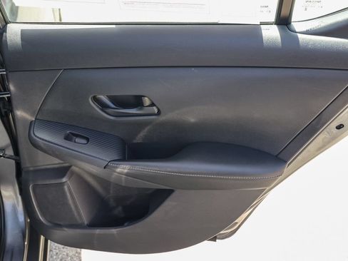 Used 2024 Nissan Sentra SV FWD image 18