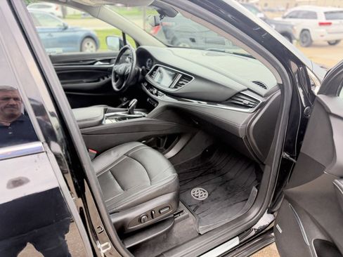 Used 2019 Buick Enclave Avenir w/ Avenir Technology Package AWD/4WD image 22