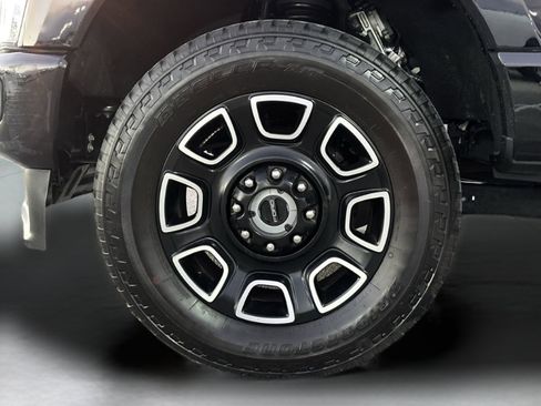 Certified 2024 Ford F250 Platinum w/ FX4 Off-Road Package image 36