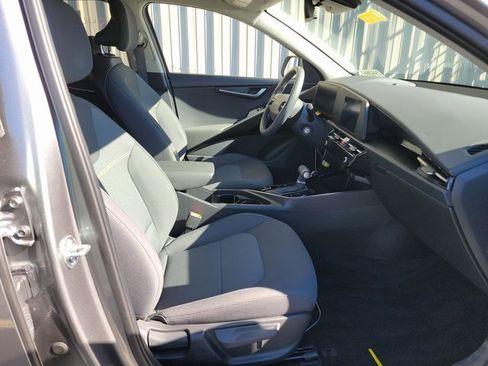 Used 2025 Kia Niro LX image 5