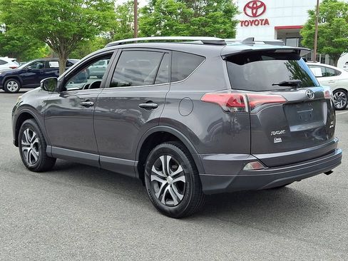 Used 2017 Toyota RAV4 LE AWD/4WD image 7