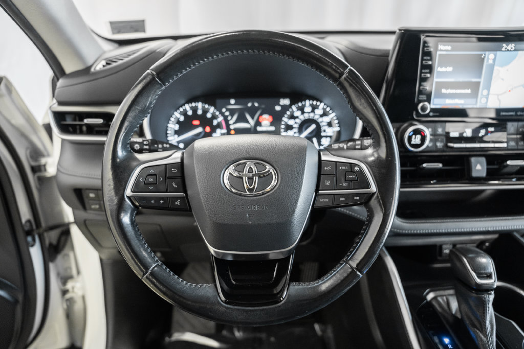 Used 2021 Toyota Highlander XLE AWD/4WD image 26