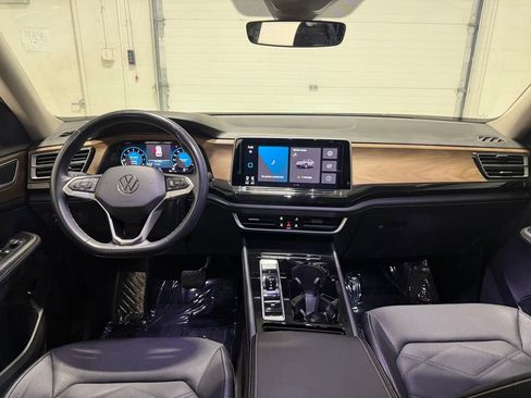 Used 2024 Volkswagen Atlas SE AWD/4WD image 34