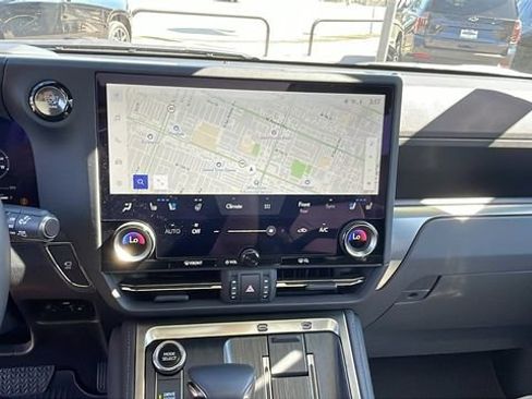 Used 2025 Lexus GX 550 w/ Accessory Package (31) AWD/4WD image 15