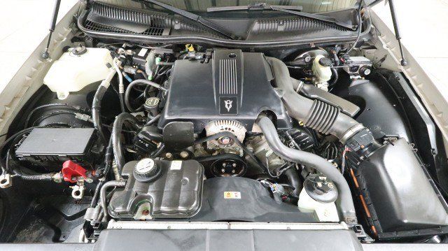 Used 2003 Lincoln Town Car Executive RWD image 18