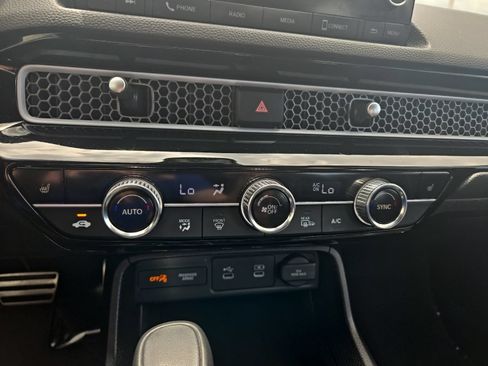 Used 2025 Honda Civic Sport image 19