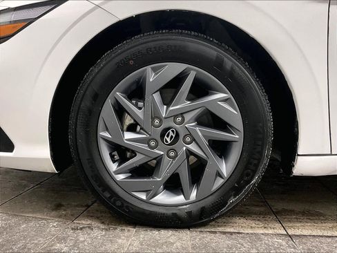 Used 2024 Hyundai Elantra SEL image 7