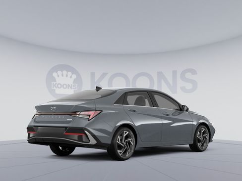 Used 2024 Hyundai Elantra Limited FWD image 4