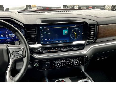 Used 2024 Chevrolet Silverado 1500 High Country w/ Technology Package image 6