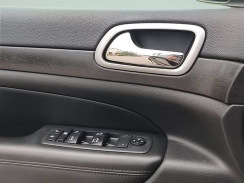 Used 2018 Jeep Grand Cherokee Laredo RWD image 22