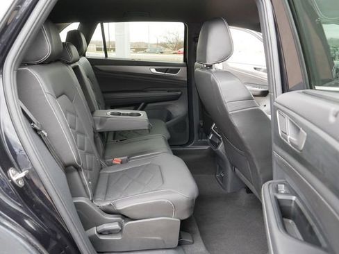 Certified 2025 Volkswagen Atlas Cross Sport SE FWD image 19