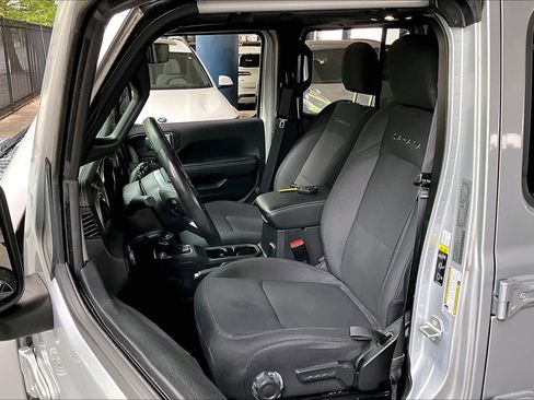 Used 2022 Jeep Wrangler Unlimited Sahara w/ Cold Weather Group AWD/4WD image 7