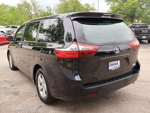 Used 2017 Toyota Sienna L image 3
