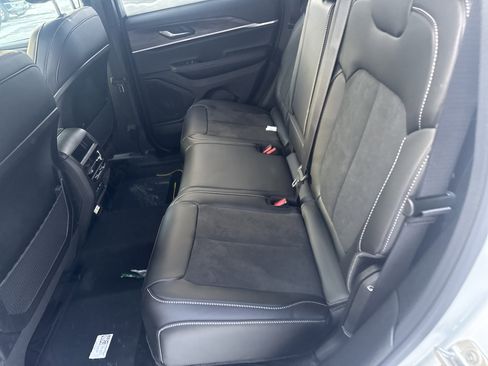 New 2026 Jeep Grand Cherokee Altitude image 13