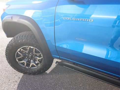 Used 2023 Chevrolet Colorado ZR2 w/ ZR2 Convenience Package III image 3
