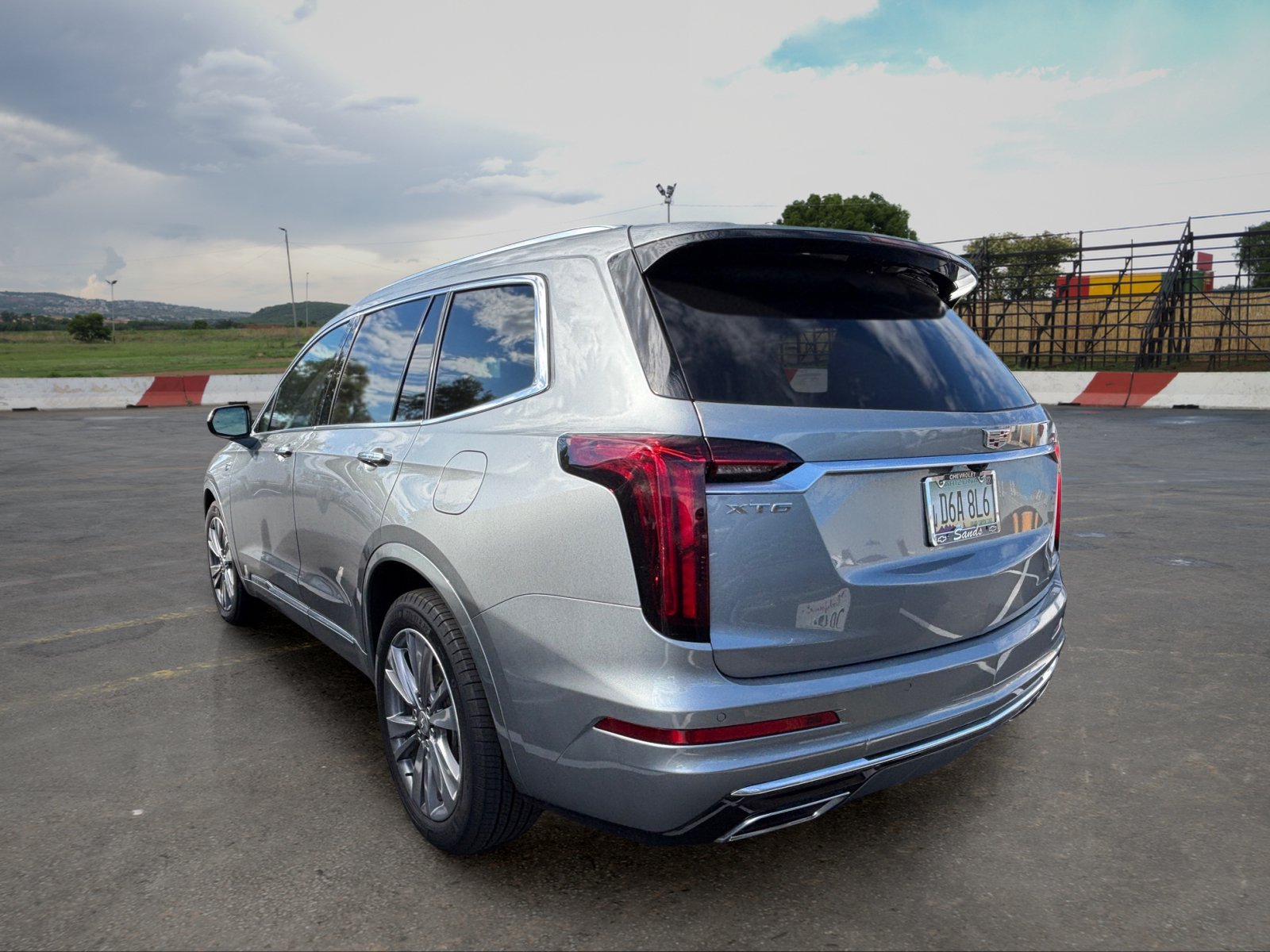 Used 2025 Cadillac XT6 Premium Luxury FWD image 4