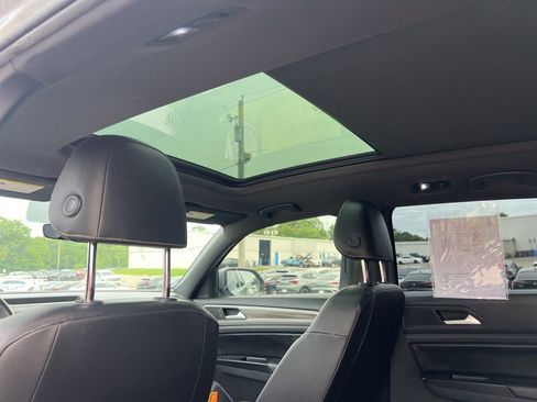 Used 2020 Volkswagen Atlas Cross Sport SE w/ Panoramic Sunroof Package FWD image 10