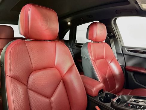 Certified 2023 Porsche Macan AWD/4WD image 18