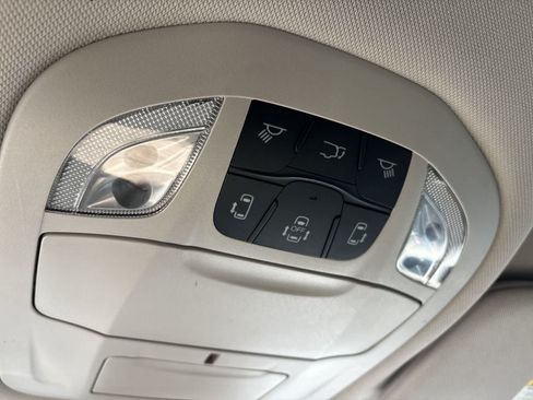 Used 2024 Chrysler Pacifica Touring-L FWD image 23